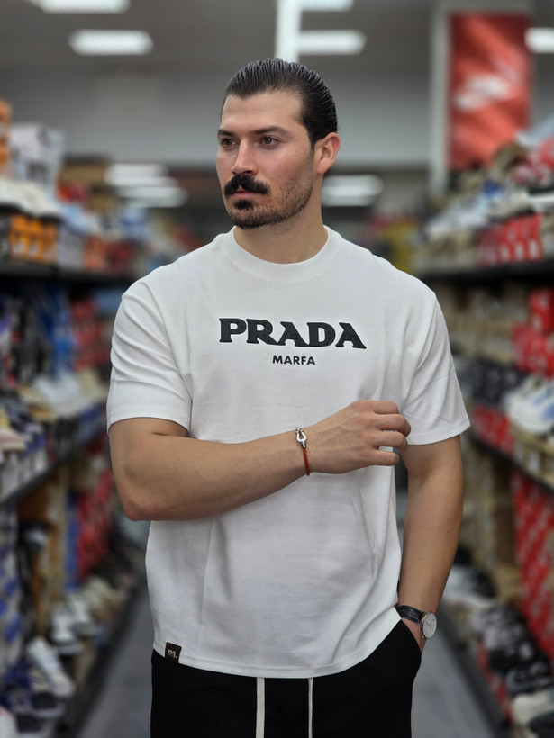 تیشرت یقهگرد اسپرت با طرح PRADA