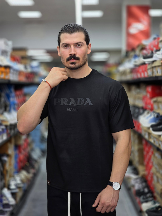 تیشرت یقهگرد اسپرت با طرح PRADA