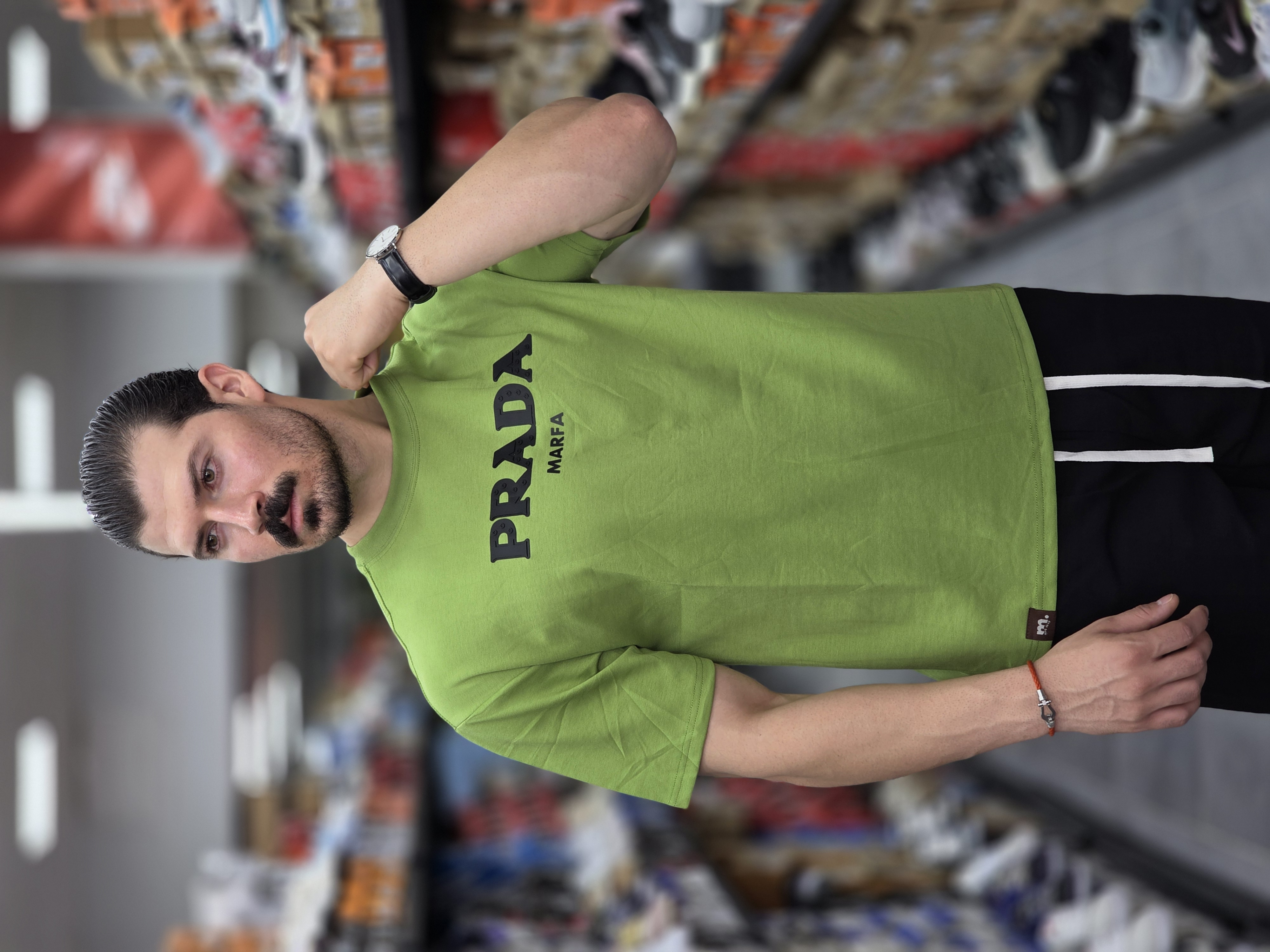 تیشرت یقه‌گرد اسپرت با طرح PRADA