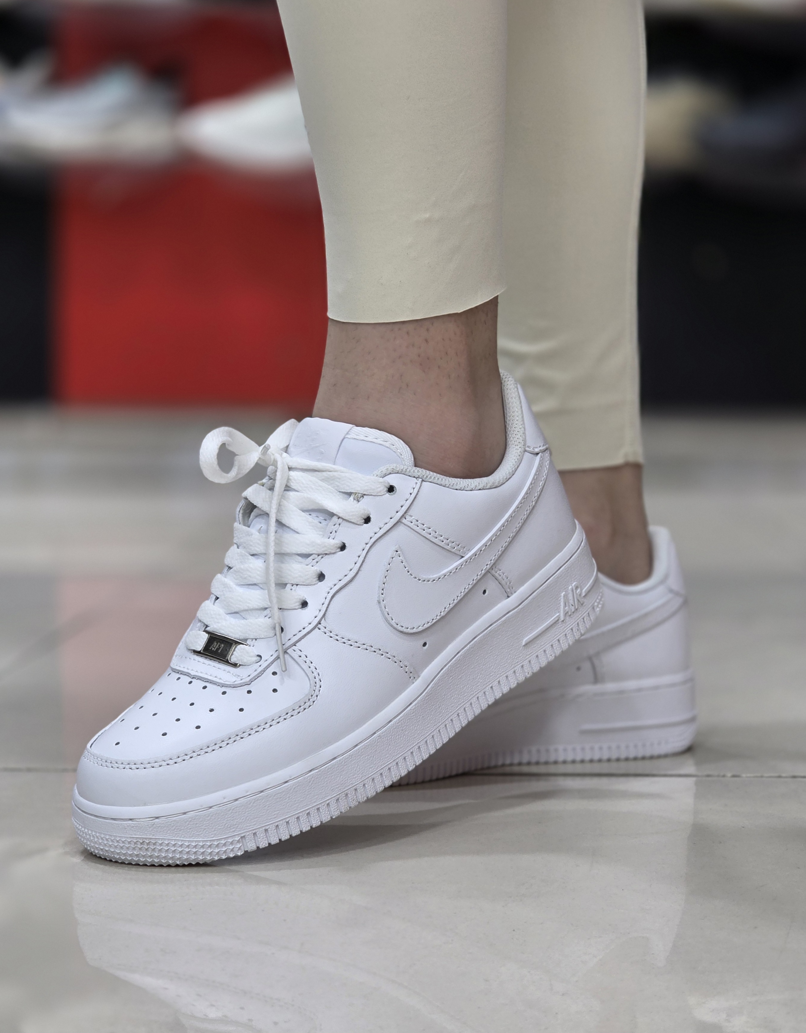 کتونی زنانه جردن AIR FORCE1 | طراحی کلاسیک و استایل شهری